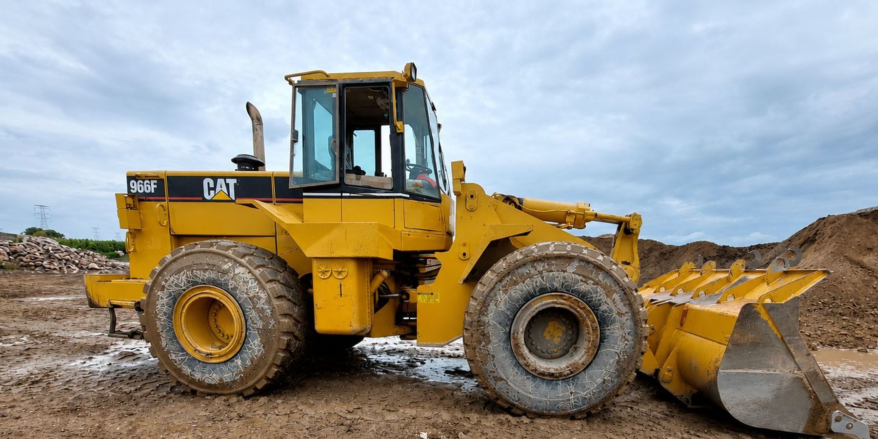 Cargador frontal CAT 966F — GRUPO REMAQCUE