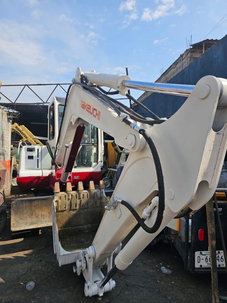 Renta de miniexcavadora takeuchi tb150c en CDMX — Grupo Remaqcue